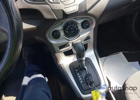 2015 Ford Fiesta Se z USA, uszkodzony, nr VIN 3FADP4BJ7FM213601